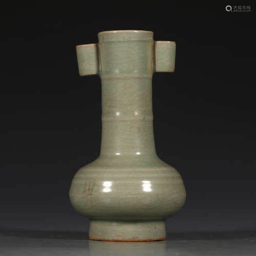 A Chinese Longquan Kiln Porcelain Double Ears Vase