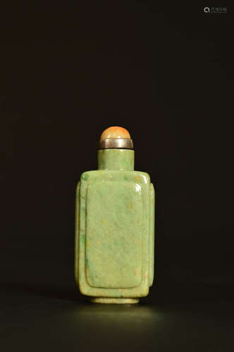 A Chinese Jadeite Snuff Bottle