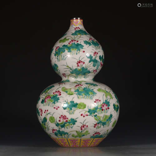 A Chinese Famille Rose Lotus Painted Porcelain Gourd-shaped Vase