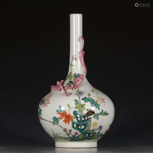 A Chinese Famille Rose Flower&Bird Pattern Porcelain Vase