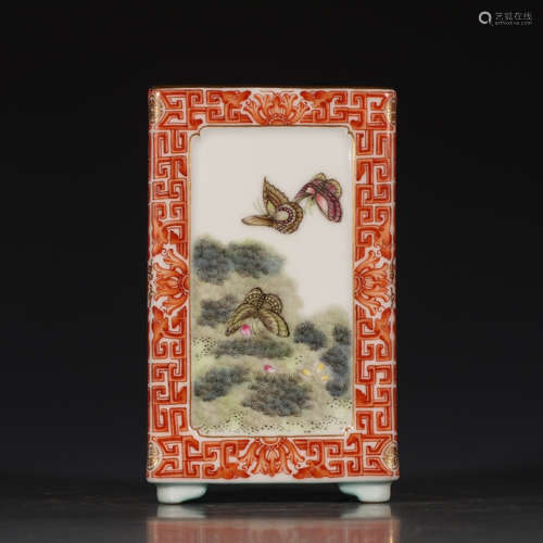 A Chinese coral Dragon Pattern Floral Porcelain Brush Pot