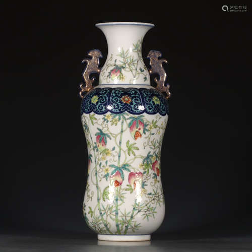 A Chinese Famille Rose Porcelain Doube Ears Vase