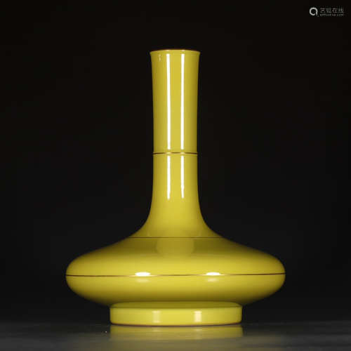 A Chinese Lemon Yellow Porcelain Vase