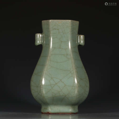 A Chinese Longquan Kiln Porcelain Double Ears Vase