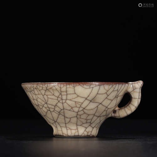 A Chinese Ge Kiln Porcelain Cup