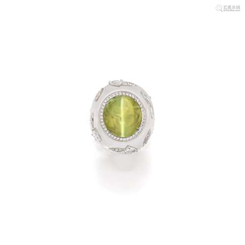 CAT'S EYE CHRYSOBERYL, ROCK CRYSTAL AND DIAMOND RING 12.03卡拉 天然 「斯里蘭卡」金綠貓眼石 配 白水晶 及 鑽石 戒指