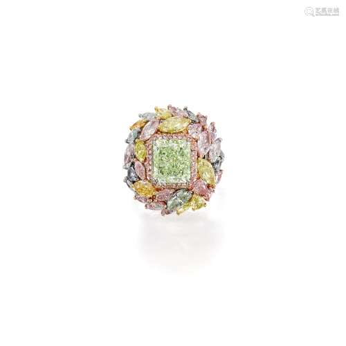FANCY YELLOWISH GREEN DIAMOND AND DIAMOND RING    2.69卡拉 方形 彩黃綠色 VS2淨度 鑽石 配 鑽石 戒指