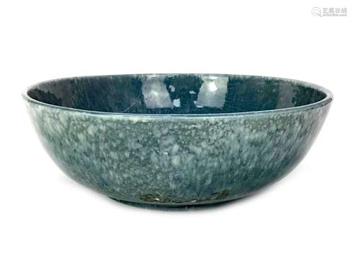 AN EARLY 20TH CENTURY HOLYROOD POTTERY BOWL