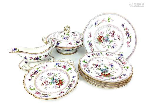 A 19TH CENTURY WORCESTER DINNER SERVICE