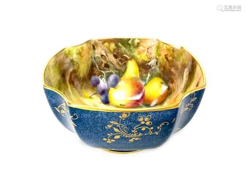 A ROYAL WORCESTER HAND PAINTED BOWL BY A. ROBERTS