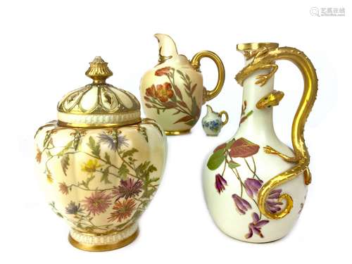 A ROYAL WORCESTER POTPOURRI WITH