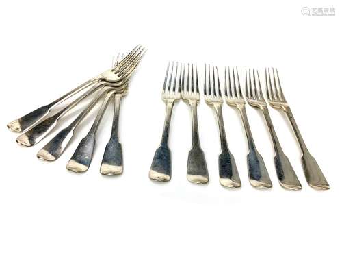 A SET OF ELEVEN GEORGE III SILVER DESSERT FORKS