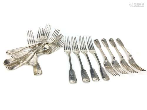 A SET OF SIXTEEN VICTORIAN SILVER TABLE FORKS