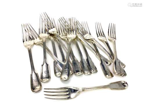 A SET OF SEVENTEEN VICTORIAN SILVER DESSERT FORKS