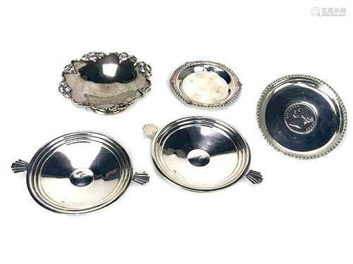 A PAIR OF SILVER BON BON DISHES ALONG WITH ANOTHER AND TWO PIN DISHES