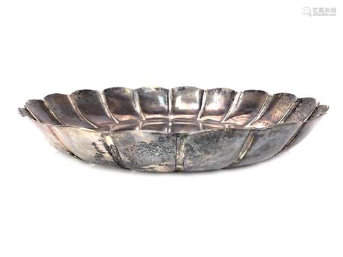 A CIRCULAR SILVER BOWL