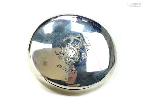 A VICTORIAN SILVER SNUFF BOX