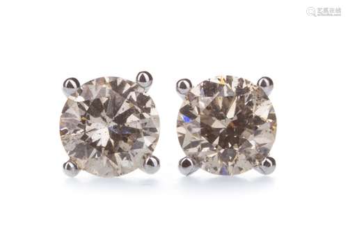 PAIR OF DIAMOND STUD EARRINGS, the round brilliant cut diamonds totalling approximately 1.07 carats,