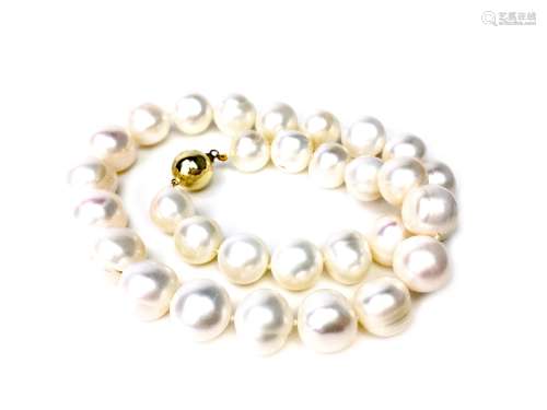PEARL NECKLACE, formed by gradual pearls, the largest approximately 15mm in diameter, 44cm long,