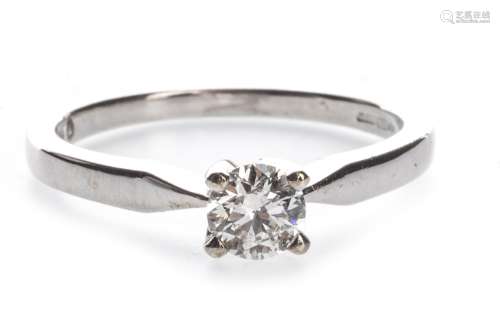 DIAMOND SOLITAIRE RING, the round brilliant cut diamond of approximately 0.40 carats, in nine
