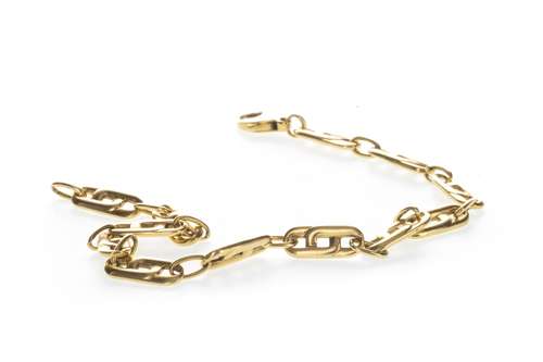 FANCY LINK BRACELET, formed by oval and fancy links, 20cm long, marked 750, 10.9g