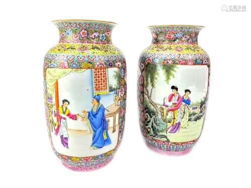 A PAIR OF EARLY 20TH CENTURY CHINESE PORCELAIN VASES