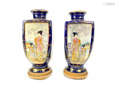 A PAIR OF EARLY 20TH CENTURY JAPANESE SATSUMA VASES