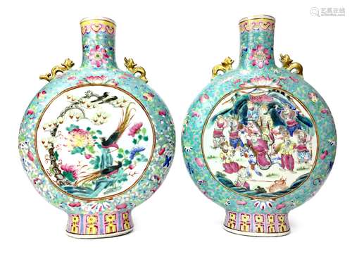 A PAIR OF EARLY 20TH CENTURY CHINESE MOON FLASK VASES