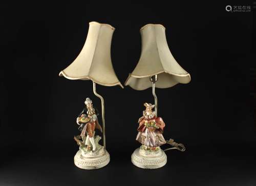 19世纪欧洲彩瓷人物雕塑台灯一对