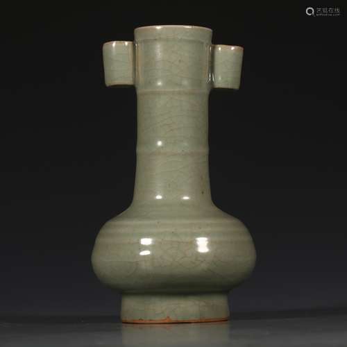 A Chinese Longquan Kiln Porcelain Double Ears Vase