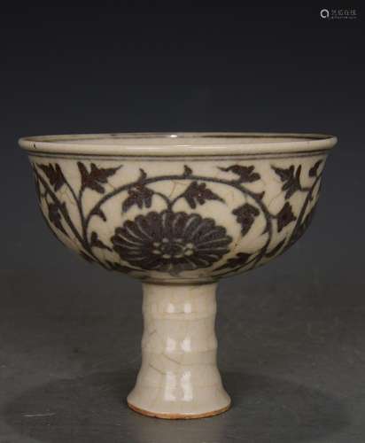 A Chinese Peony Twine Pattern Porcelain Standing Cup