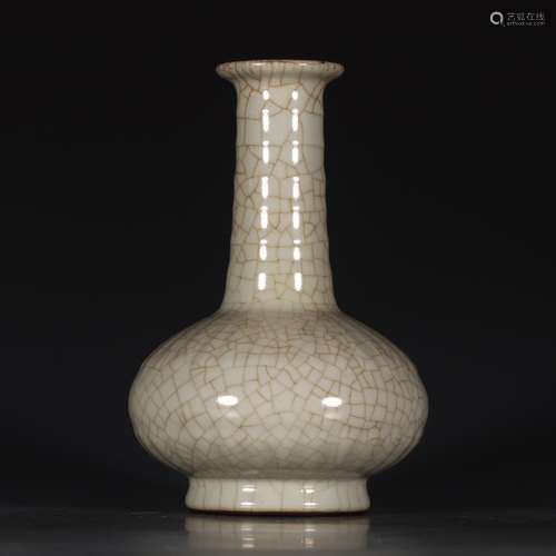 A Chinese Ge Kiln Porcelain Vase