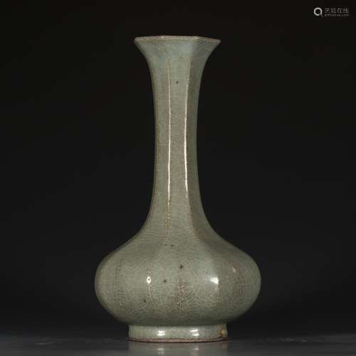 A Chinese Royal Kiln Porcelain Vase