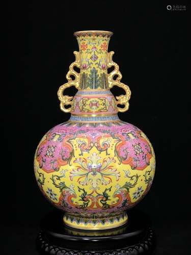 A Chinese Yellow Painted Gild Double Ears Porcelain Vase