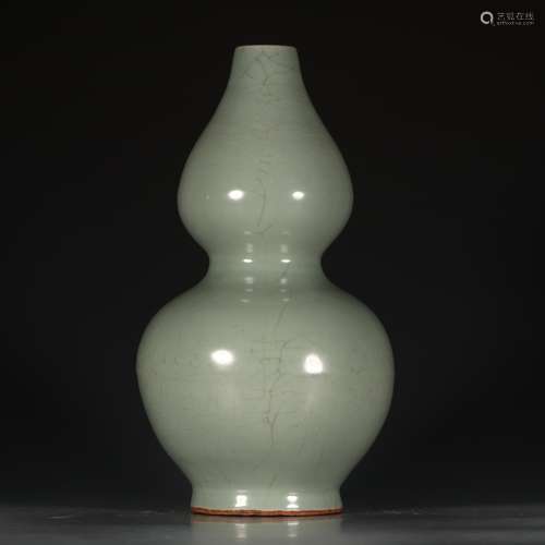 A Chinese Longquan Kiln Porcelain Gourd-shaped Vase