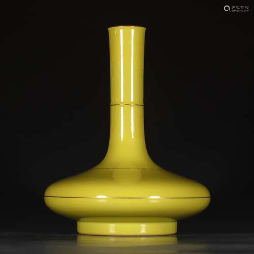 A Chinese Lemon Yellow Porcelain Vase