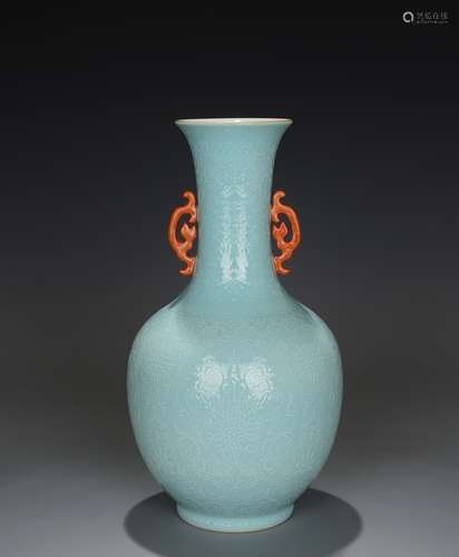 A Chinese viridis Glaze Floral Porcelain Double Ears Vase