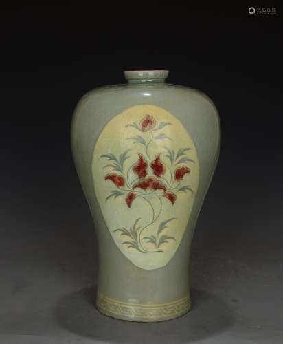 A Chinese celadon Floral Porcelain Vase