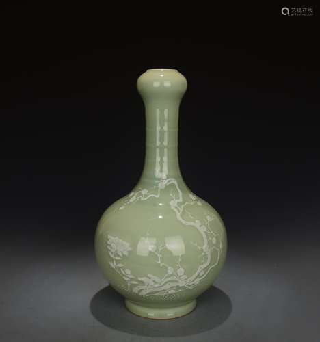 A Chinese Pea Green Glaze Porcelain Garlic Bottle