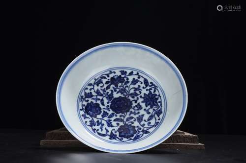 A Chinese Blue and White Floral Porcelain Plate