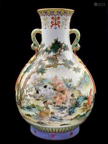 A Chinese Gild Rabbits Painted Porcelain Vase