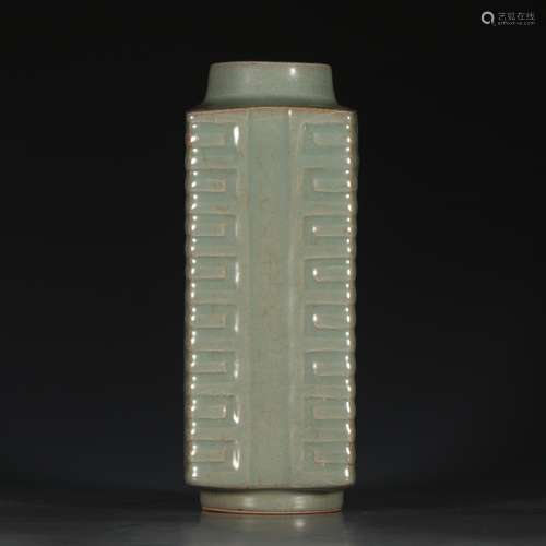 A Chinese Longquan Kiln Porcelain Vase