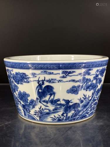 A Chinese Blue and White Floral Porcelain Vat