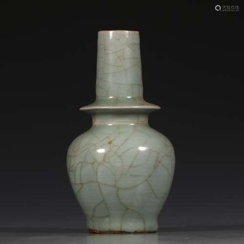 A Chinese Royal Kiln Porcelain Flower Vase