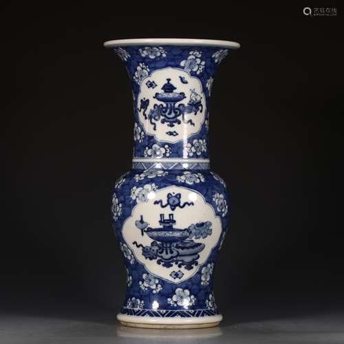 A Chinese Blue and White Floral Porcelain Flower Vase