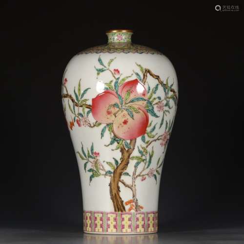 A Chinese Famille Rose Gild Porcelain Vase