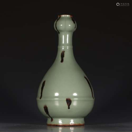 A Chinese Longquan Kiln Cyan Glaze Porcelain Garlic Bottle