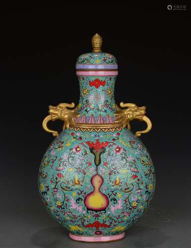 A Chinese Gtreen Famille Rose Gild Porcelain Oblate Vase