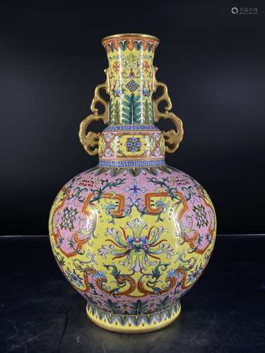 A Chinese Yellow Dragon Pattern Porcelain Flask