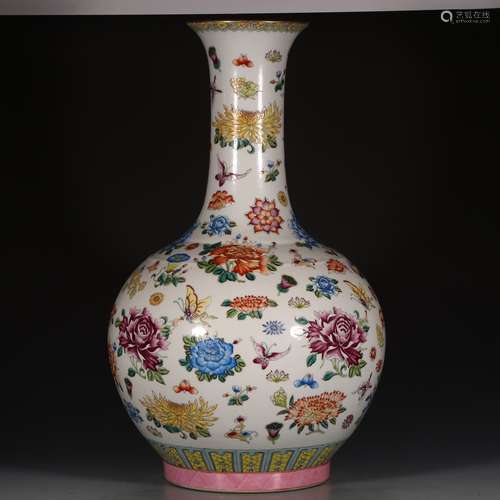 A Chinese Famille Rose Flower&butterfly Painted Porcelain Vase